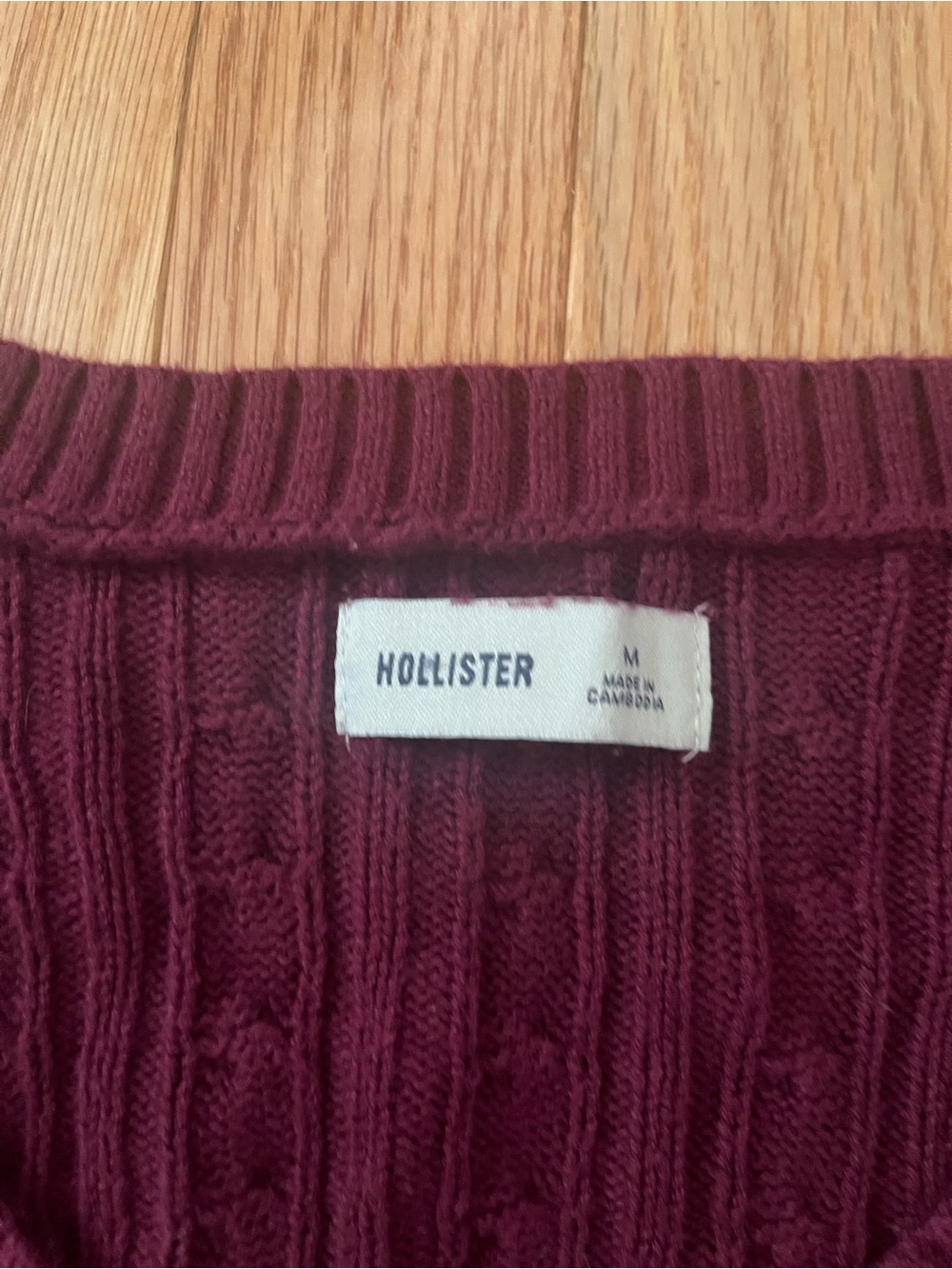 Hollister Cable Knit Icon V Neck Sweater Medium Burgundy Preppy Quiet Luxury - Picture 3 of 8